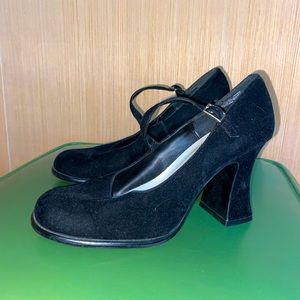 Trinkets Velvet Goth heels